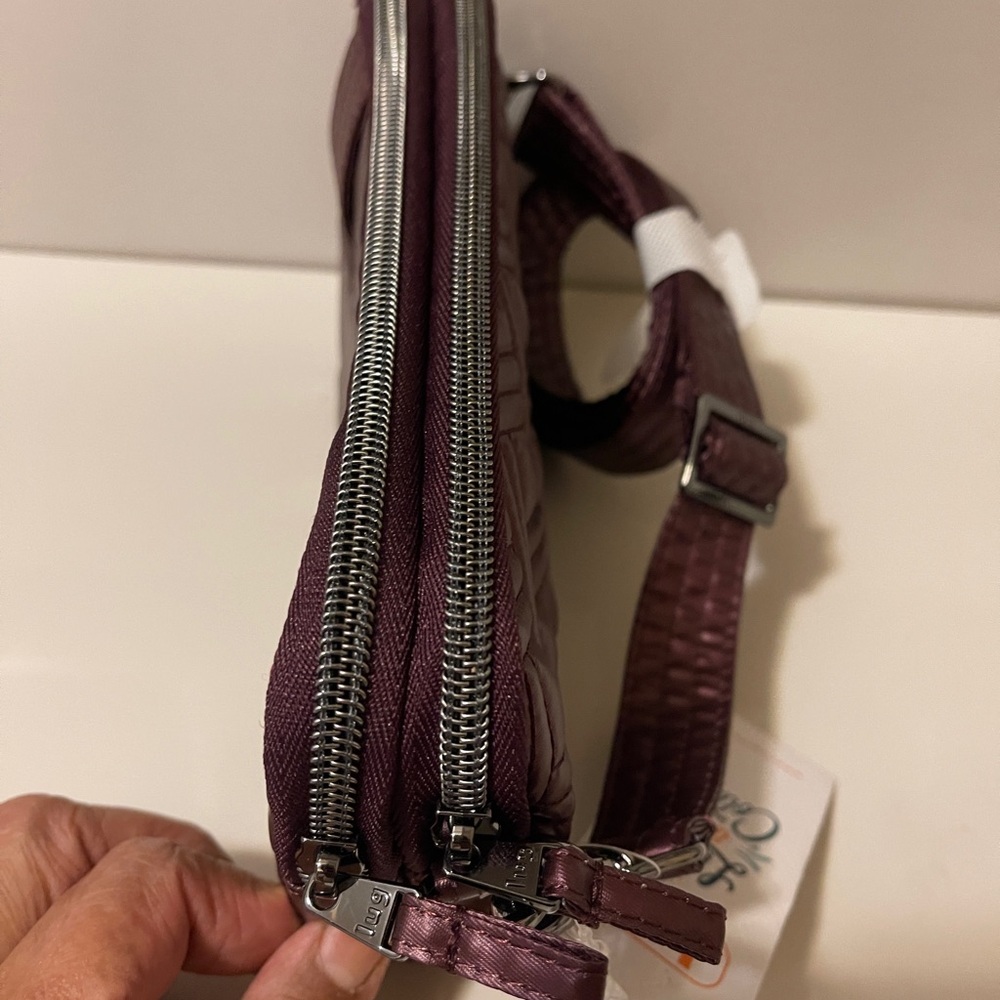 Lug Quilted RFID Convertible
Crossbody. Coupe 2. New Can attached to your belt - Picture 8 of 16